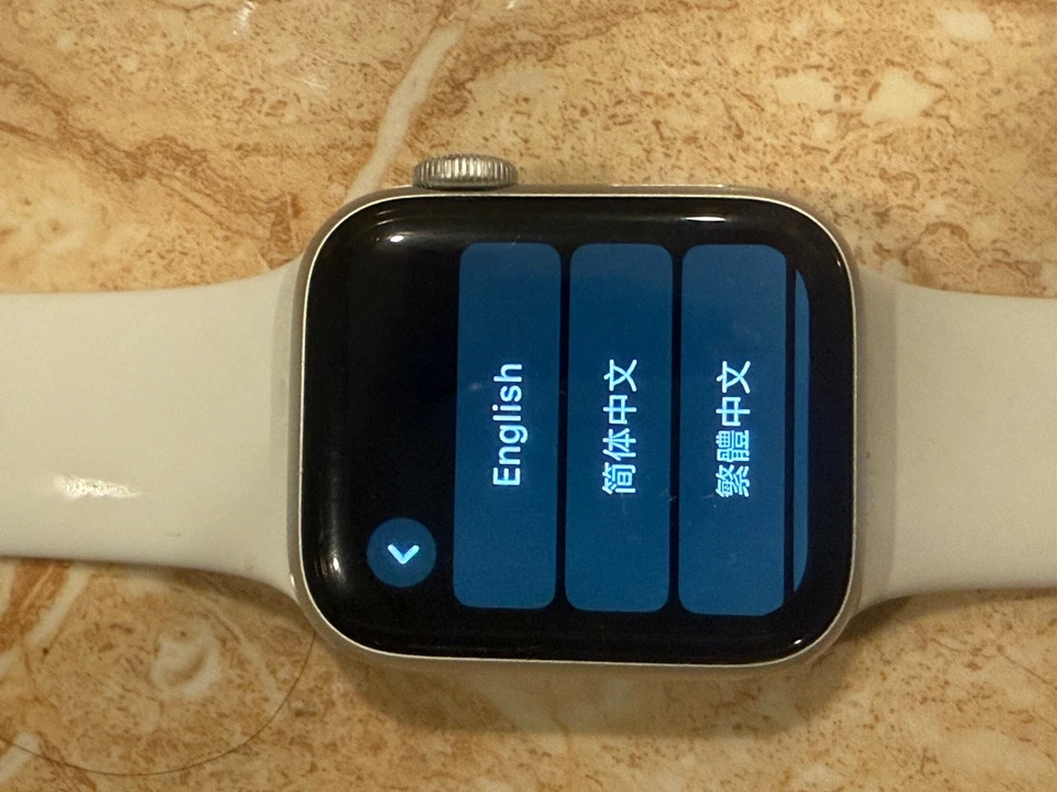 Apple Watch Series 4 (GPS + Celular) 40mm Prata Desbloqueado com Pulseira Branca S/M - Imagem 2 de 4