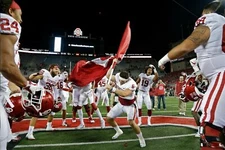 Oklahoma Sooners Baker Mayfield Planting Flag Midfield Poster (20x30) inches