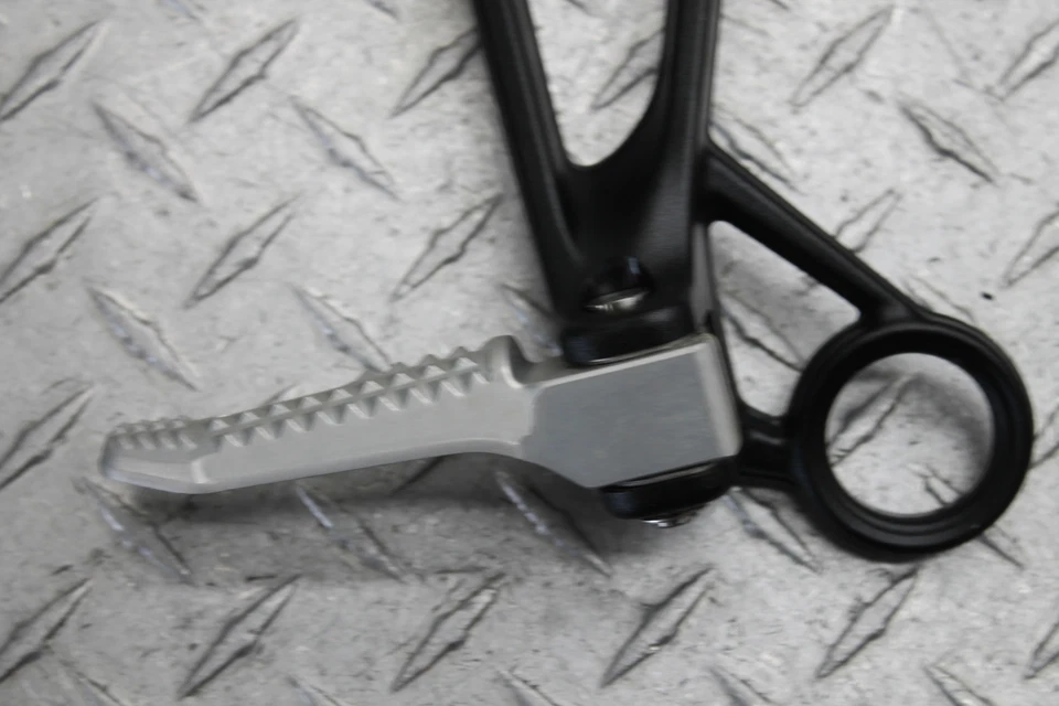 2015 BMW S1000RR — NO8542025 OEM — ЛЕВАЯ ПРАВАЯ ЗАДНЯЯ ПАНЕЛЬ, ПОДСТАВКИ ДЛЯ НОГ ПАССАЖИРА - Изображение 3 из 4