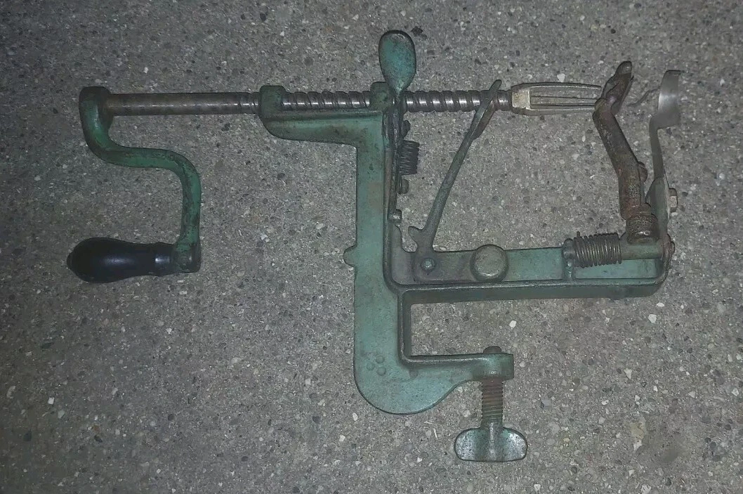 ANTIQUE White Mountain APPLE PEELER Corer Goodell Co Cast Iron