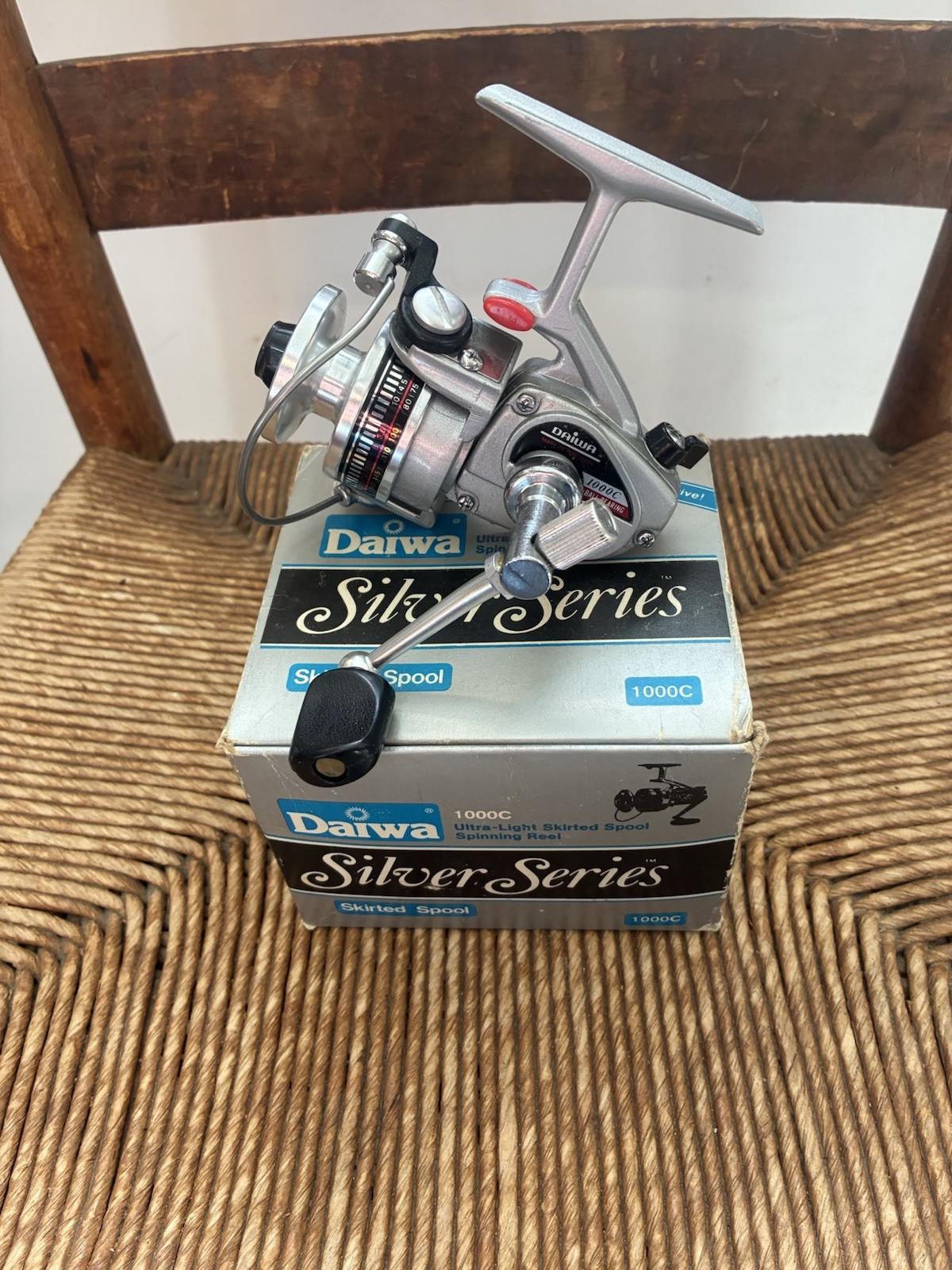 VINTAGE DAIWA 1000C ULTRA LIGHT SILVER SERIES REEL NEW WITH 