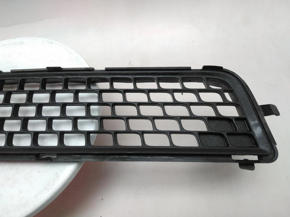 Rejilla central inferior Volvo V70 Mk3 sin asistencia de estacionamiento 2007-2013 Foto 3 de 4