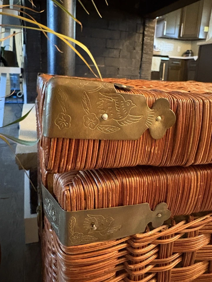 ¡Cofre de almacenamiento de baúl MCM de ratán y latón Chinoiserie vintage! Foto 4 de 4