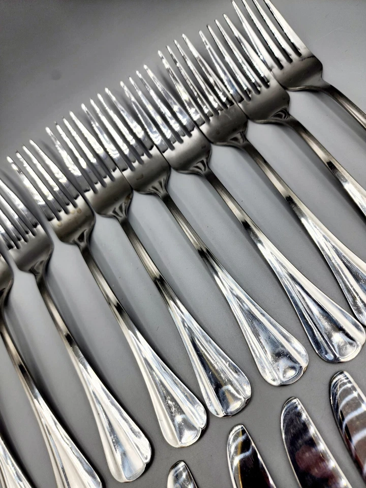 24 cuchillos y tenedores de cena Continental Stainless by World Vajilla Foto 3 de 4