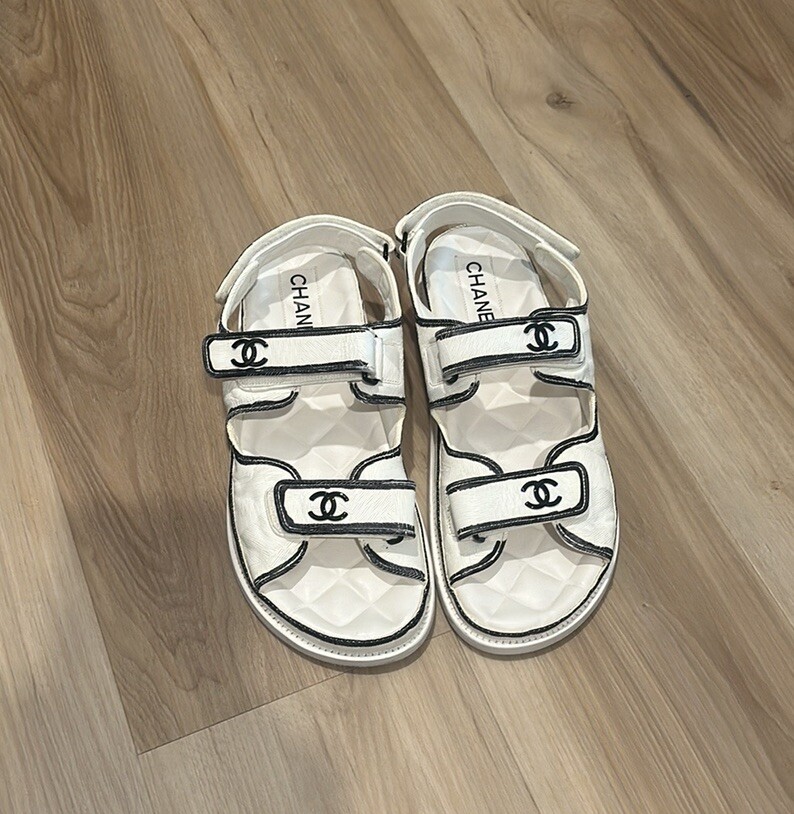 CHANEL　ミュール Chanel Vintage Interlocking CC Logo Mules - Neutrals Pumps