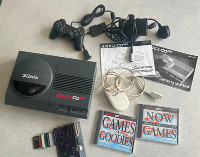 Commodore Amiga CD32 - TF330 Erweiterung + 8GB CF Karte mit 2000+ Spielen & WHDload