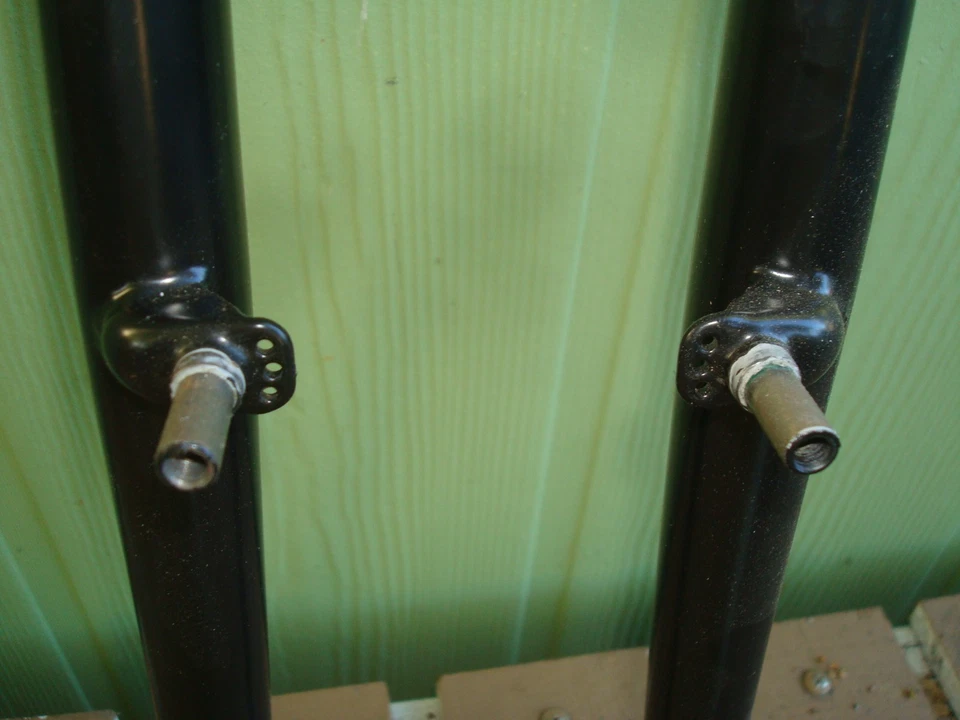 Horquilla giratoria sin rosca para rueda de 26", dirección de 1-1/8" X 7", recubierta de polvo negra Foto 2 de 4