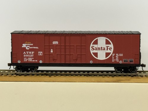 Escala HO, ahm, A.T.S.F. Boxcar, Super Shock Control, Marrón # ATSF-500127, Kadee | Zustand: Used