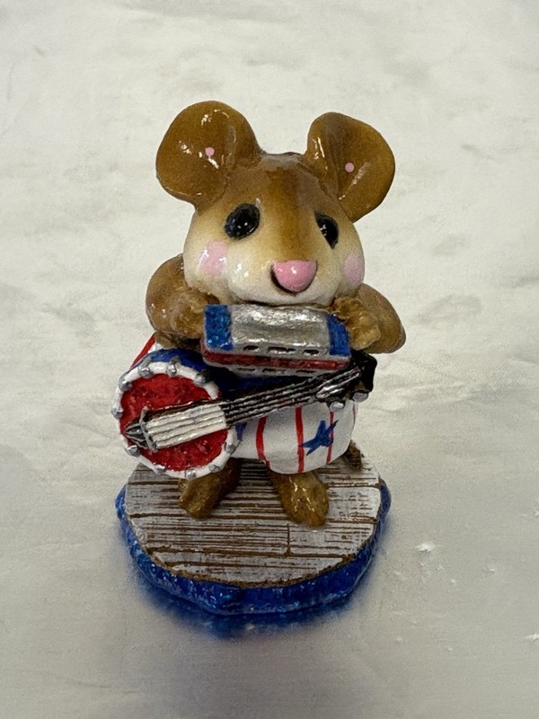 Wee Forest Folk  1993 #M-196 “One Mouse Band” Annette Petersen . Retired.
