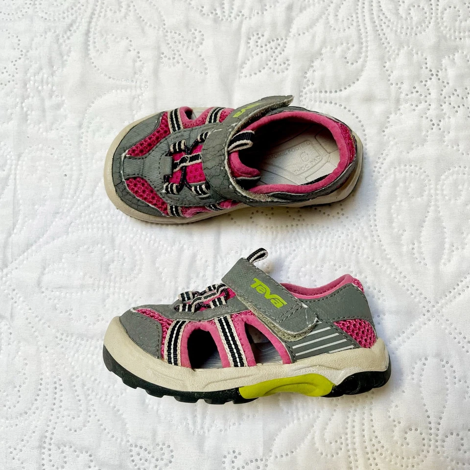 Сандалии-кроссовки Teva с закрытым носком размер 6 - Изображение 2 из 4