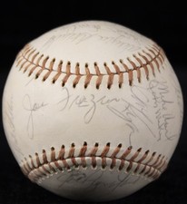 THE NEW YORK METS - AUTOGRAPHED SIGNED BASEBALL CIRCA 1976 WITH CO-SIGNERS
