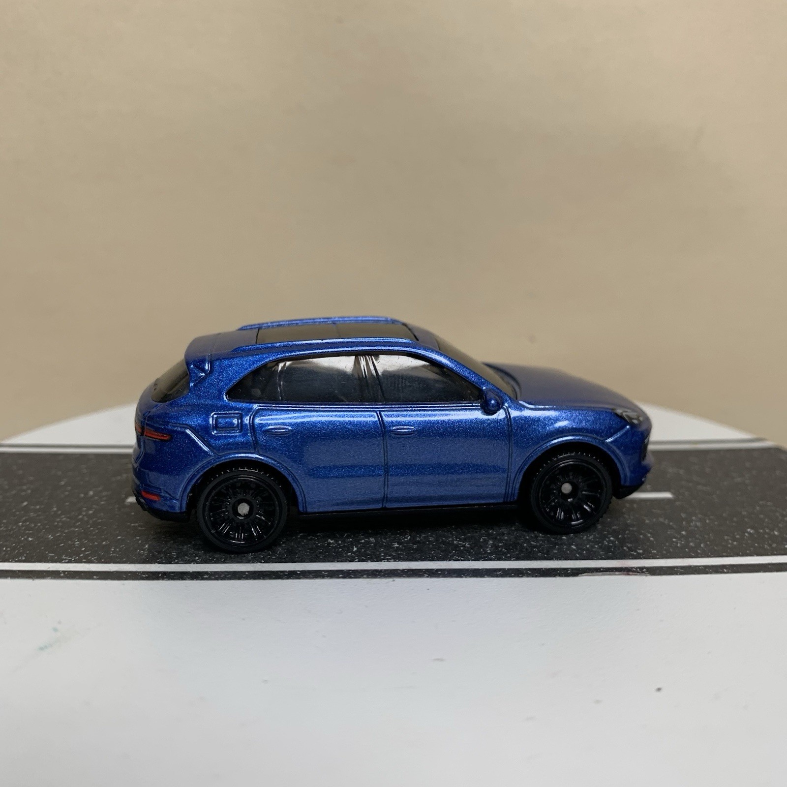 2023 Matchbox #78/100 Porsche Cayenne Turbo SUV Blue Metallic w/Black Wheels NM