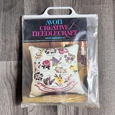 Avon Needlecraft Crewel Embroidery Kit Thirteen Original Colonies Pillow Flowers