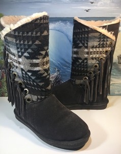 bearpaw fringe boots