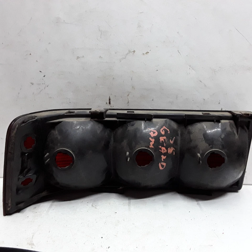 Оригинальный задний фонарь для правой стороны пассажира 85 86 87 88 Pontiac Grand AM - Изображение 2 из 2