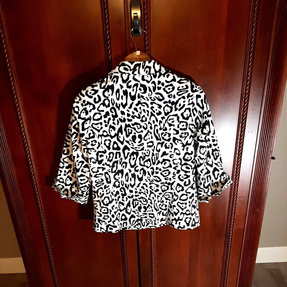 Chaqueta Linea para mujer talla XS totalmente forrada negra/blanca con estampado de leopardo Foto 2 de 4