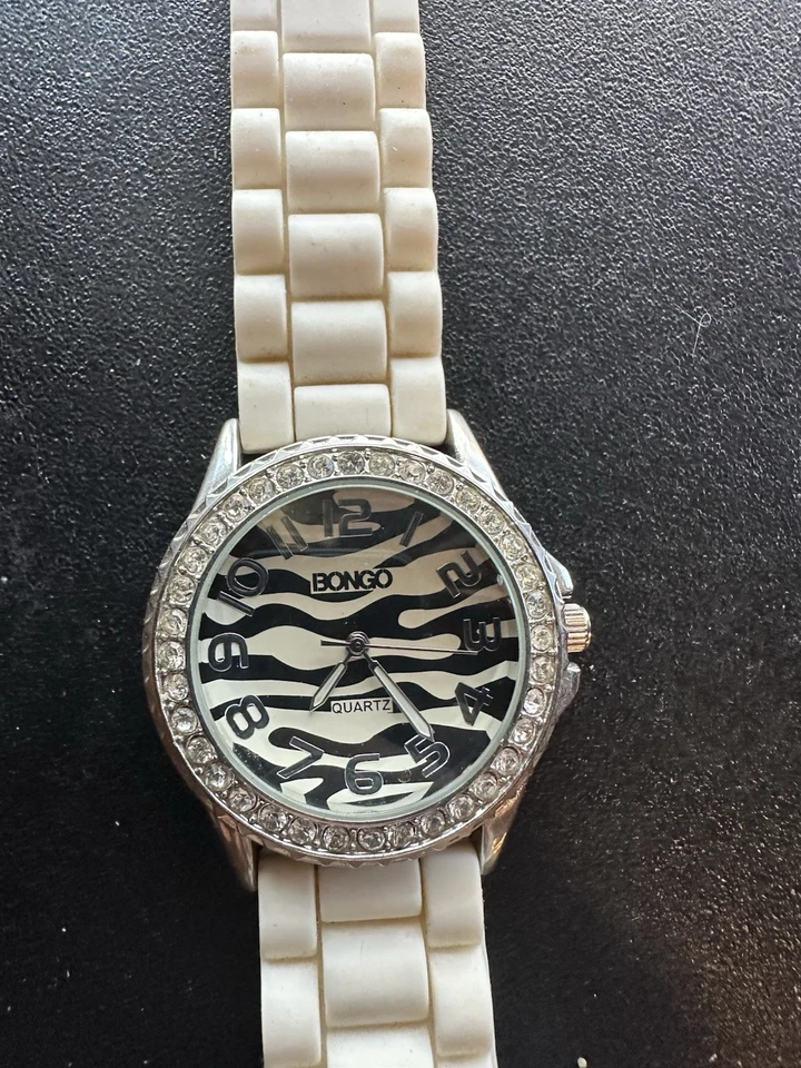 Reloj Bongo Vintage Banda Blanca Con Esfera Cebra Parte Trasera Acero Inoxidable Foto 2 de 4