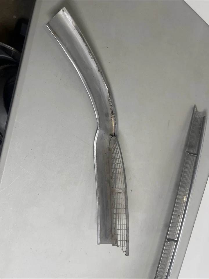 56 Cadillac 1955 convertible Deville serie 62 moldura de parabrisas acero inoxidable Foto 4 de 4