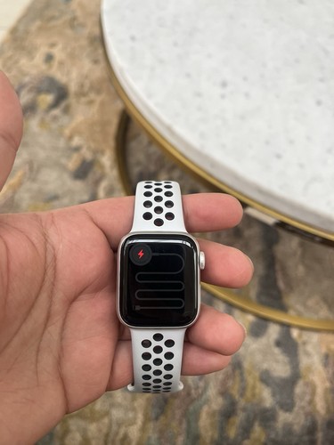 Apple Apple Watch Series 5 Nike - 40mm Silver Aluminum - GPS (Read Description) - Photo 2 sur 9