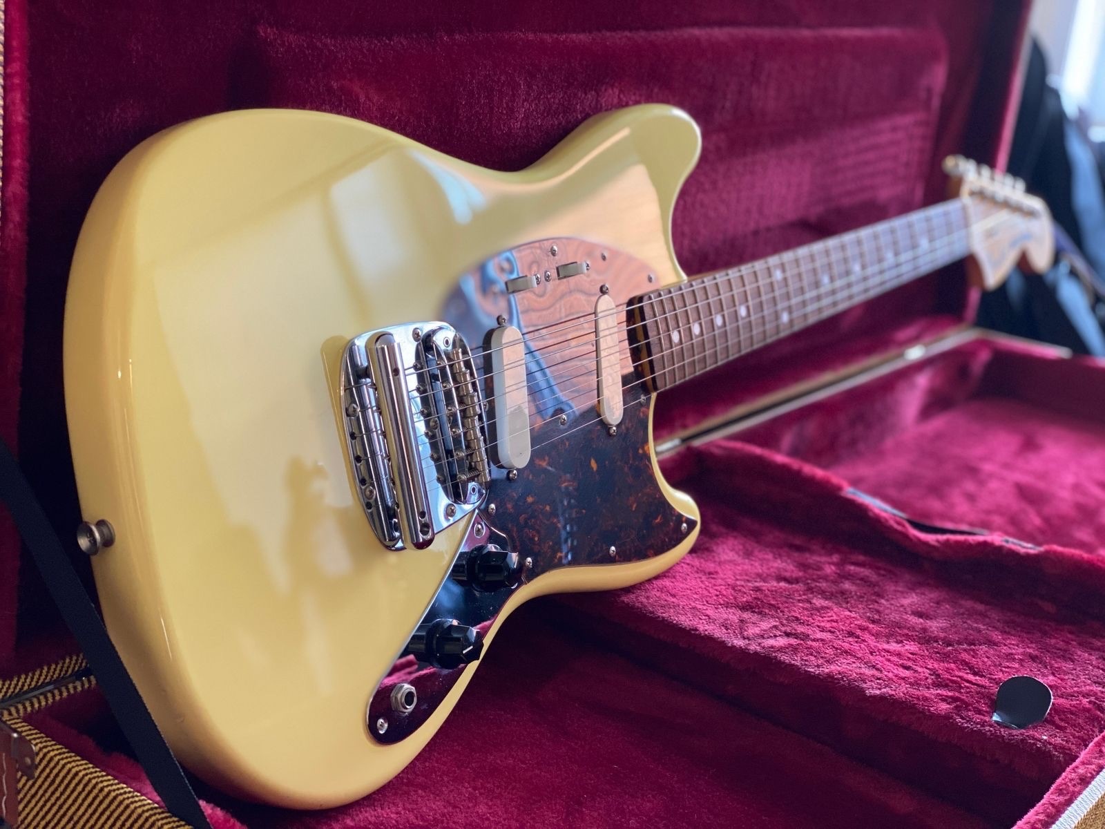Fender Mustang 1969 Reissue Vintage White/Yellow CIJ Japan 2002 w/ Hardcase