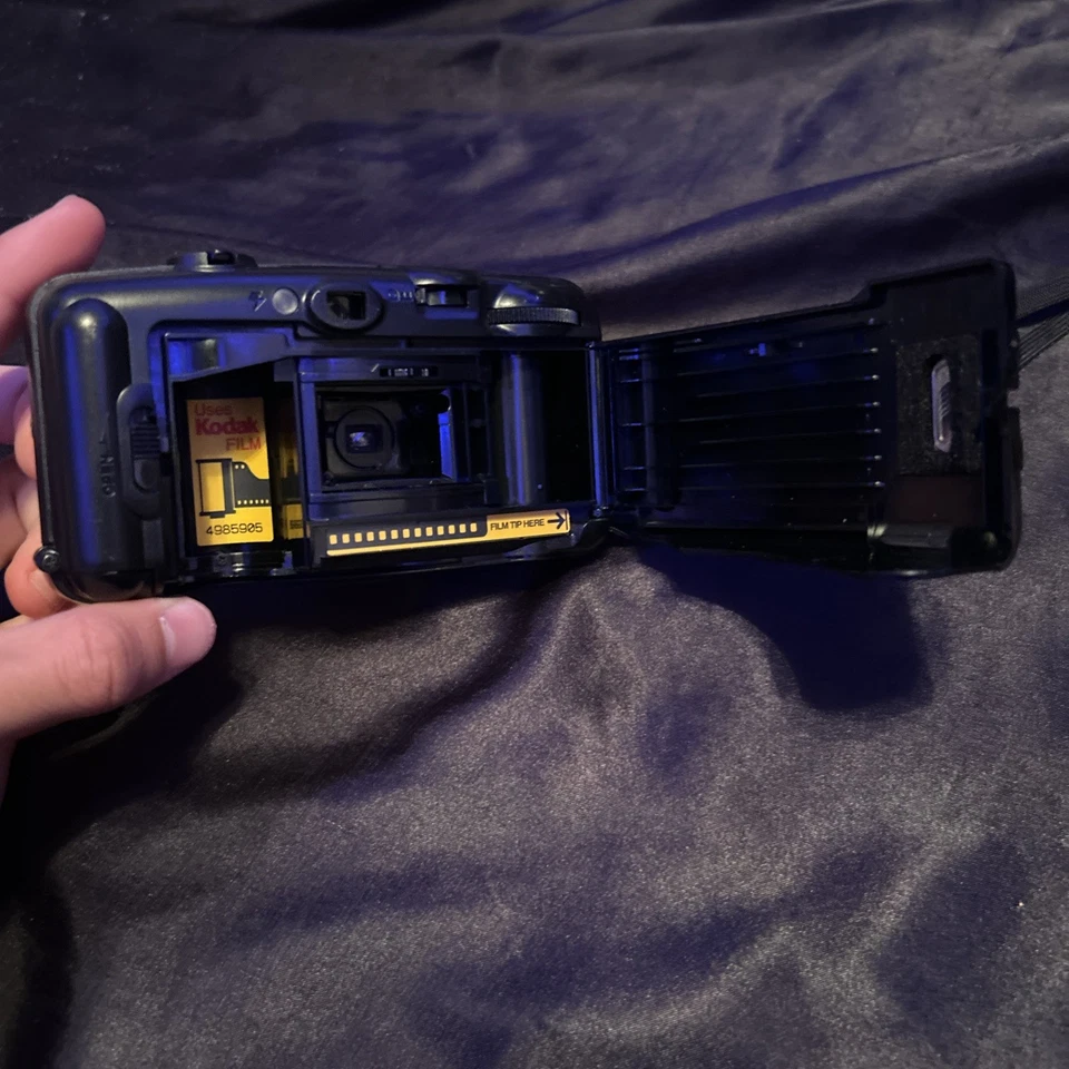 Vintage film Camera Kodak KB10 35mm Camera Point & Shoot - Image 3 of 4