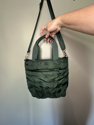 Laundry by Shelli Segal Quilted Puffer Crossbody Purse Green Detachable Strap