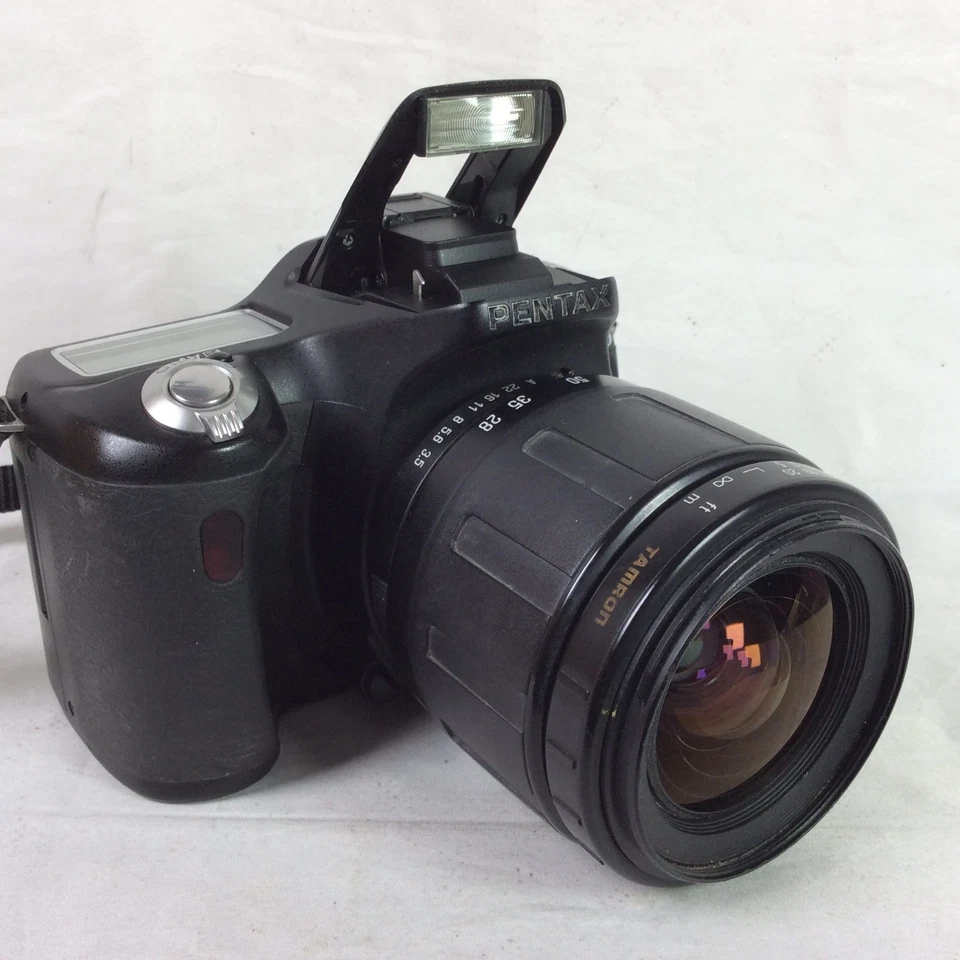 Pentax ist D L2 SLR Black Digital Camera with 28-80mm Lens and Camera Bag - Image 2 of 4