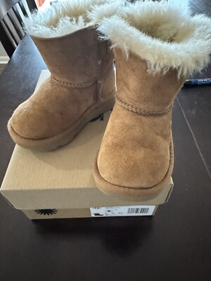 UGG Toddler Girl Boots T Mini Bailey Bow II Size Brown/ Chestnut