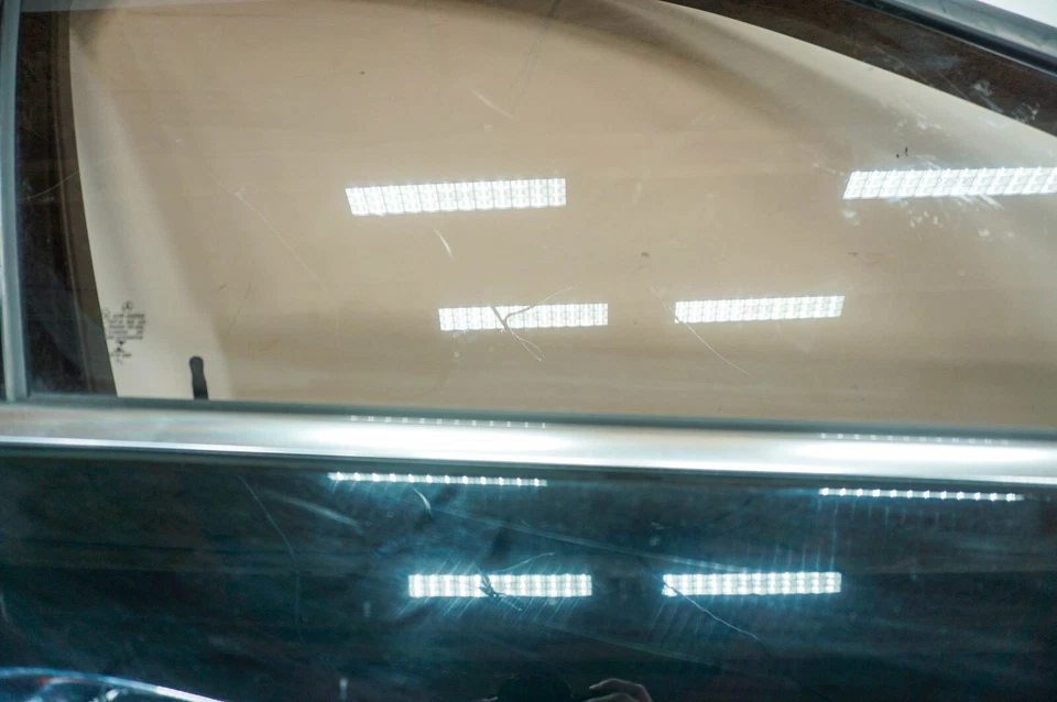 14-16 Mercedes E350 W212 OEM delantero derecho pasajero carcasa panel y ventana 5087 Foto 4 de 4