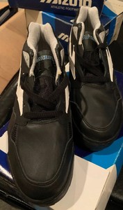 indoor athletic shoes