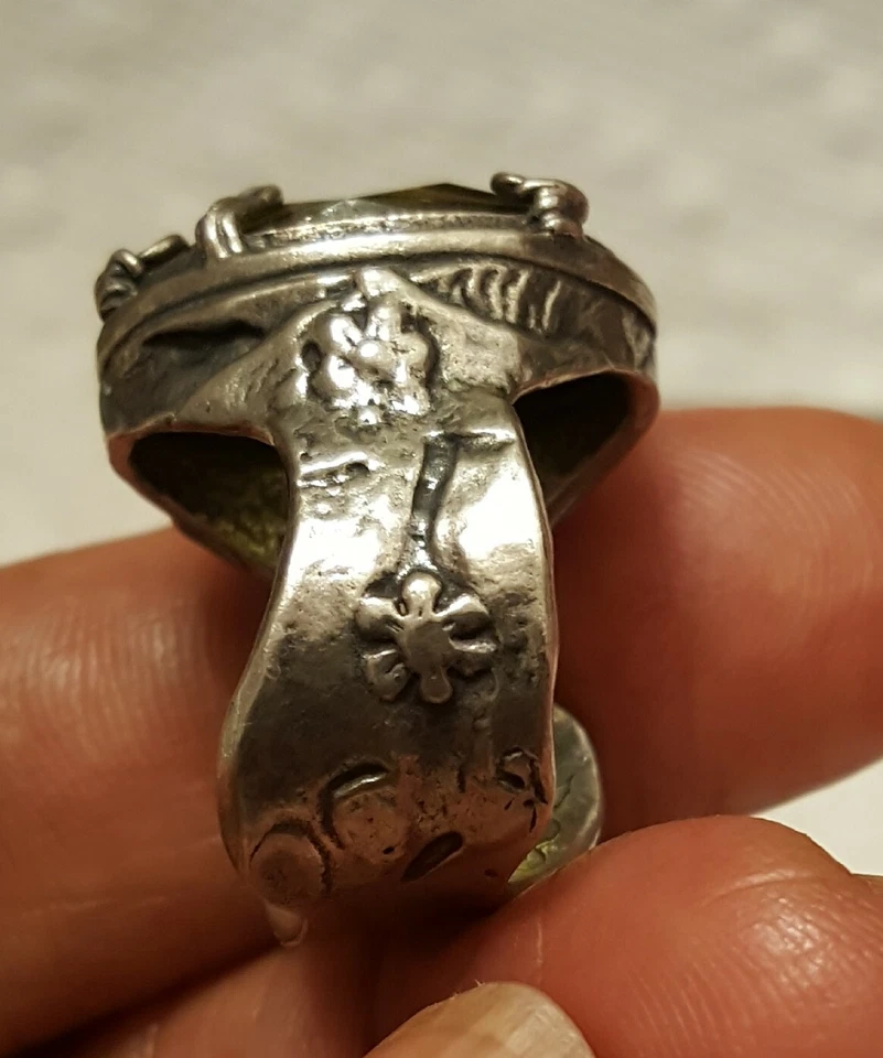 Anillo de plata esterlina silpada verde olivino cristal de Swarovski oxidado 6,5 R1883 Foto 3 de 4