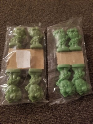 8 JOLLY GREEN GIANT LITTLE GREEN SPROUT CORN ON THE COB HOLDERS NEW IN PAKAGE F4