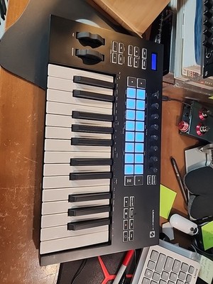 Novation Launchkey 25 MK3 Nice Condition Keyboard All Works Great