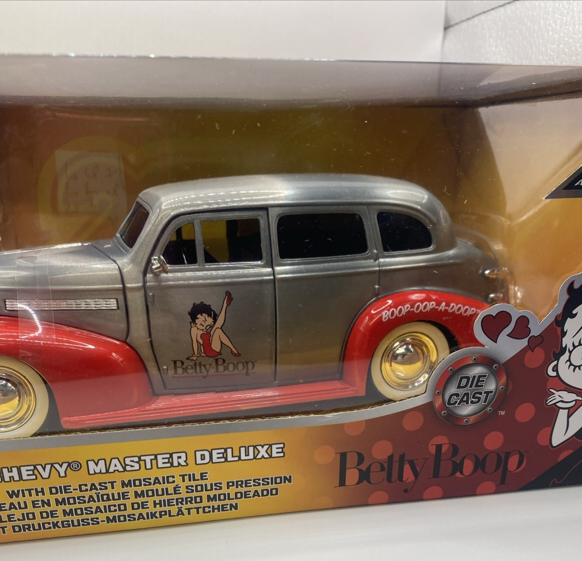 Jada Hollywood Rides 1:24 Die Cast Betty Boop 1939 Chevy Master