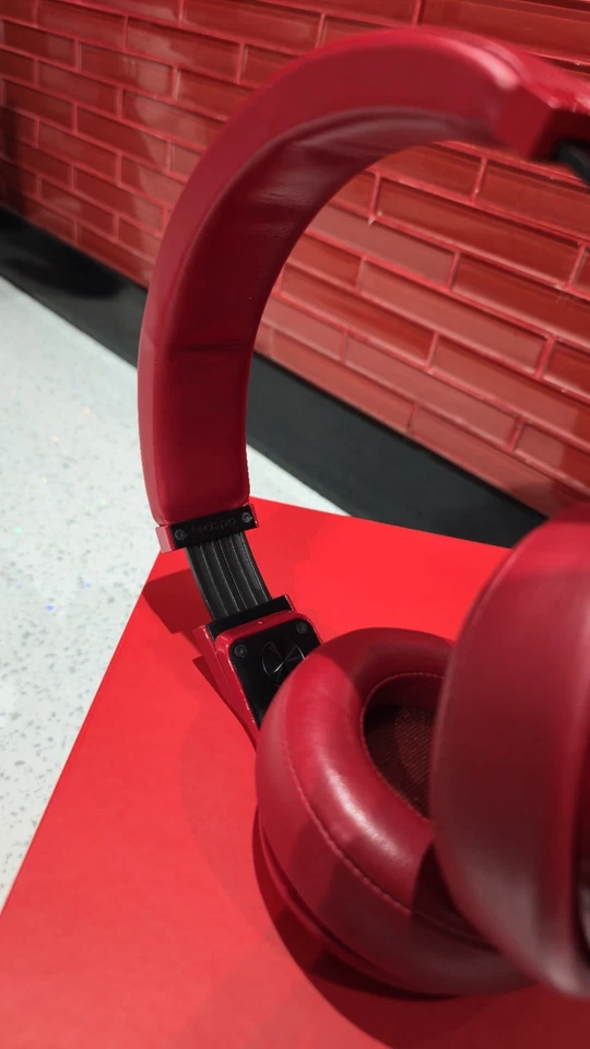 Beats Pro by Dr. Dre - Lil Wayne Red Studio Over-Ear Headphones (Super Rare), photo 4 of 5