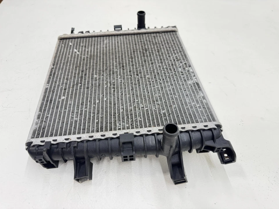 Radiador secundario auxiliar izquierdo AUDI Q7 2010-2015 3,0 L 7L8121212 OEM Foto 3 de 4