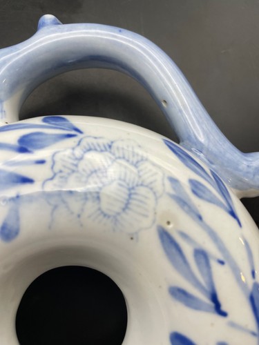 Vintage Chinese Porcelain Blue and White Donut Hole Teapot Unmarked 8” wide - Picture 7 of 11