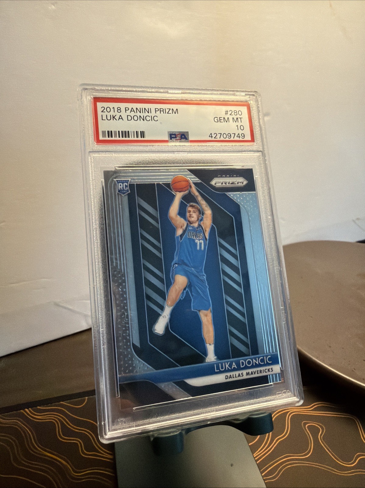 2018 Panini Prizm Luka Doncic 280 PSA 10 Los Angeles Lakers Rookie Card view 1