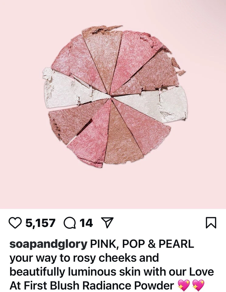 Soap & Glory Love At First Blush Rosy Radiance Brillo Polvo ROSA POP & PERLA Foto 3 de 4