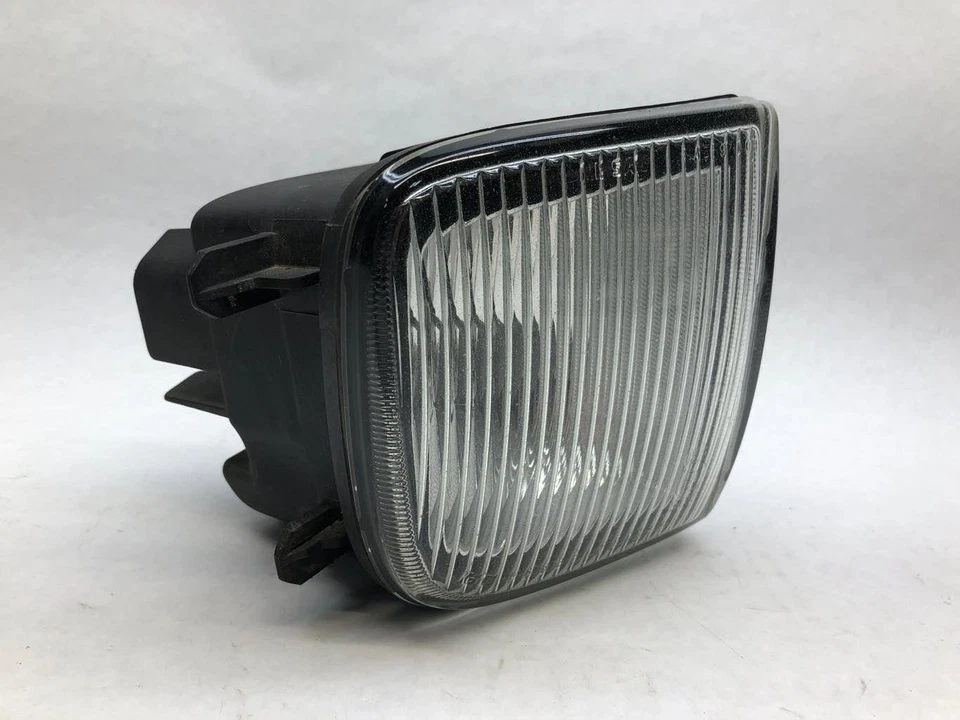 Противотуманные фары в сборе правосторонние для Nissan Pathfinder 2000 - 2004 годов выпуска - Изображение 2 из 4