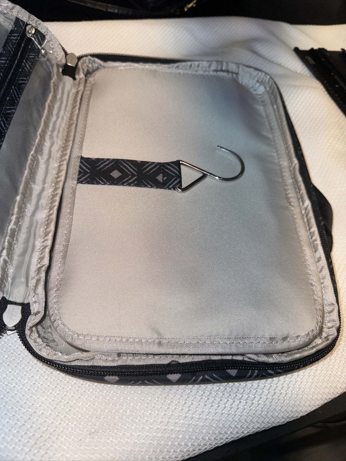 Baggallini Hanging Travel Organizer Toiletry Kit Cosmetic Bag eBay