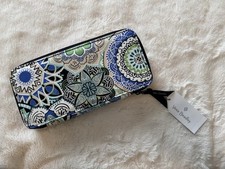 Vera Bradley large travel pill case Color Blue  