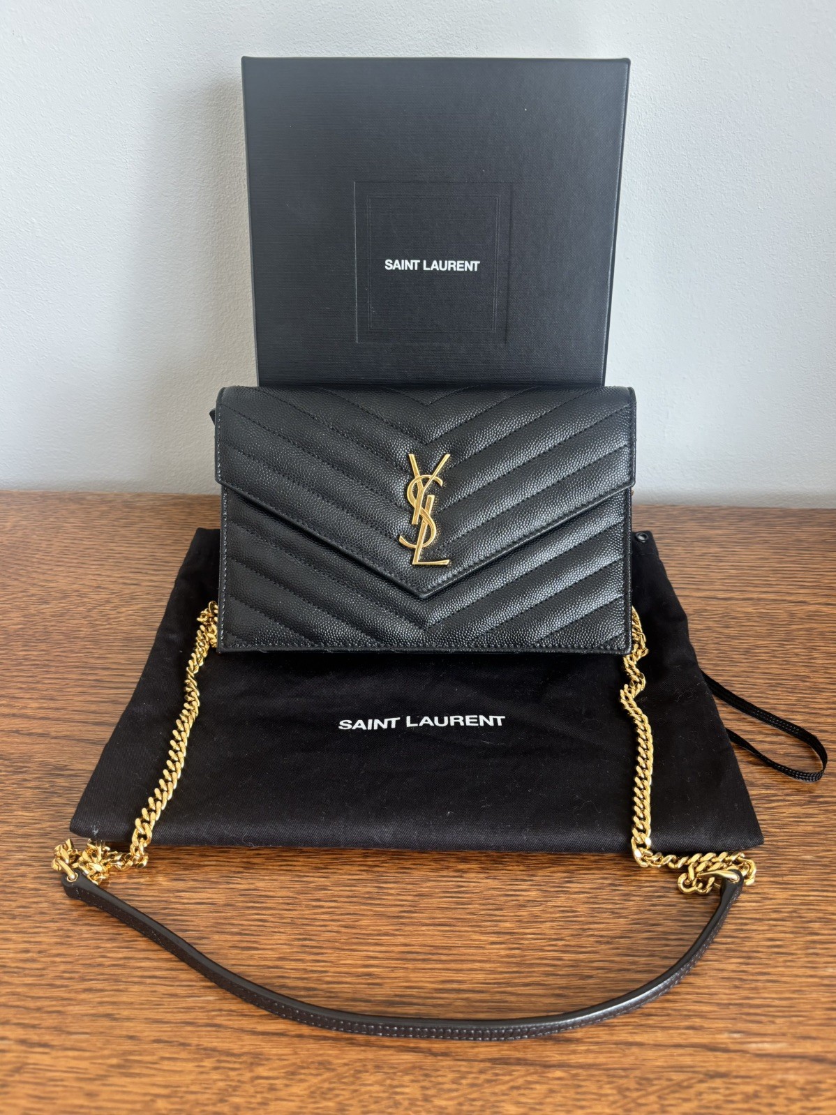 SAINT LAURENT CLASSIC CASSANDRE CHAIN WALLET IN GRAIN DE POUDRE LEATHER BLACK