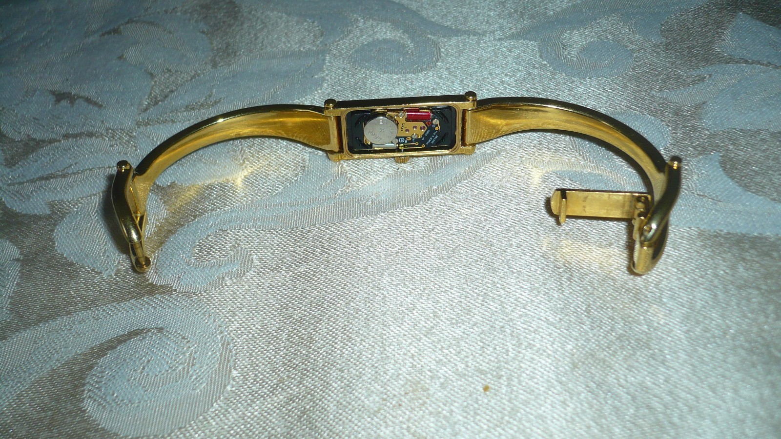 Gucci Gold Ton  Rectangular Bangle Watch 1500 ele… - image 2