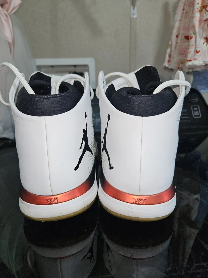 Jordan 31 Black Toe 10.5 - Image 4 of 4
