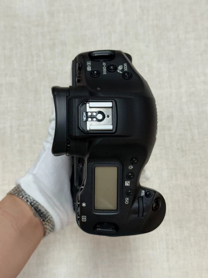 Canon EOS 1Ds Mark III 21.1 MP Digital DSLR Body English Language w/charger - Image 3 of 4