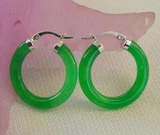 BEAUTIFUL! GREEN REAL NATURAL GREEN JADE CLICK HOOP EARRING SILVER HOOK AA