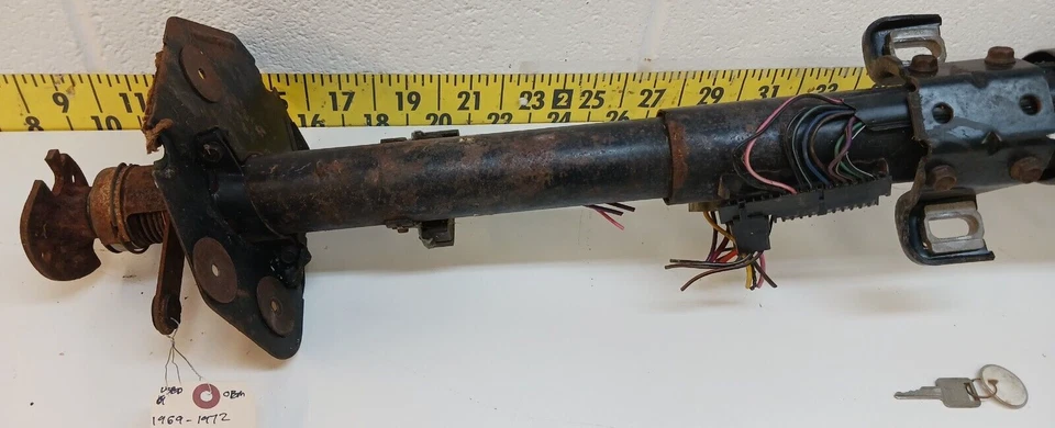 Used OEM Steering Wheel Column & Key 1969-1972 Pontiac GTO Lemans (SW43) - Image 2 of 4