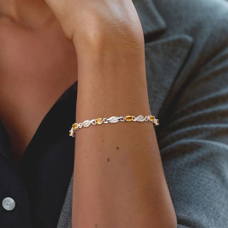 Brazalete para mujer tenis de diamantes y zafiros de corte ovalado de 5 quilates enchapado en oro blanco de 14 quilates Foto 2 de 3