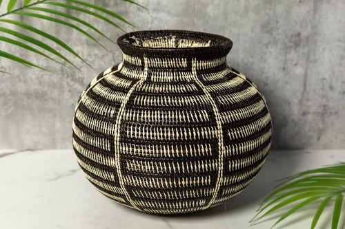 Extraordinary Black And White Woven Basket - Picture 3 of 11